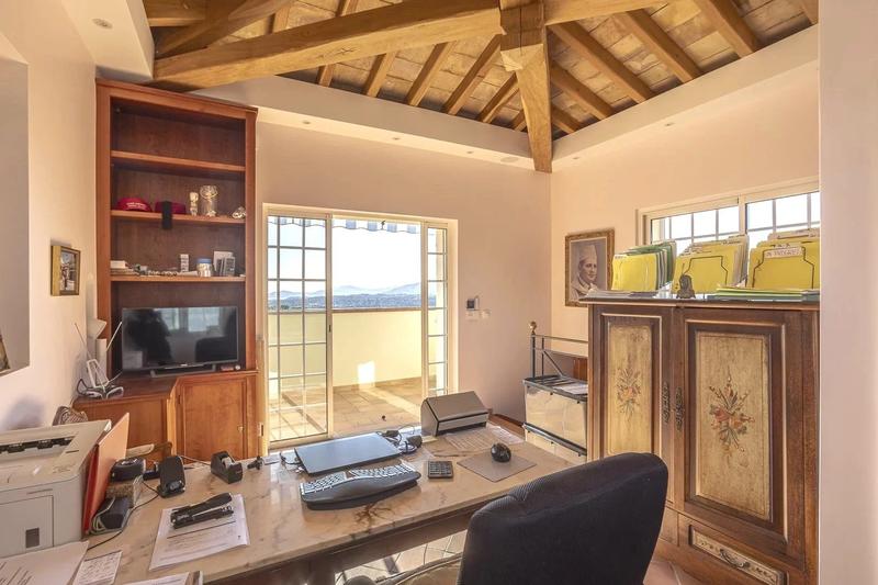 Maison - 390 m² - 12 pièces