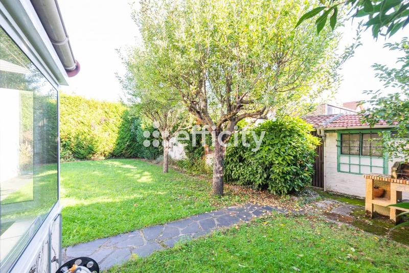 Maison - 183 m² - 9 pièces