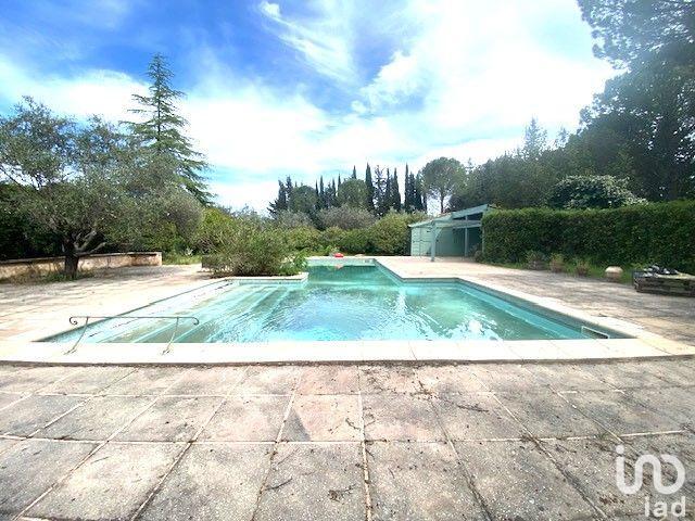 Maison - 220 m² - 7 pièces