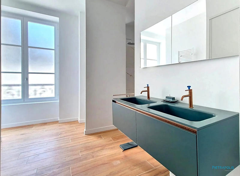 Appartement - 102 m² - 4 pièces