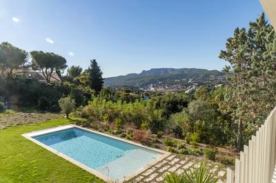 Villa - 219 m² - 8 pièces