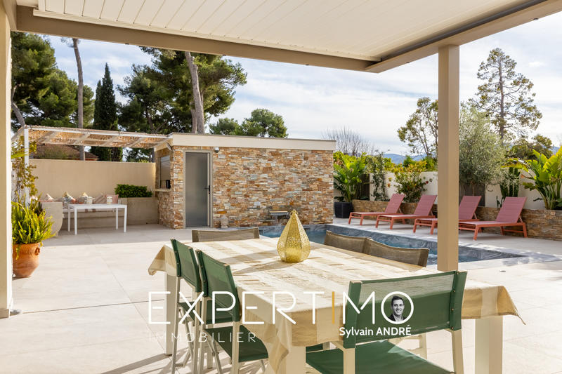 Maison - 230 m² - 9 pièces