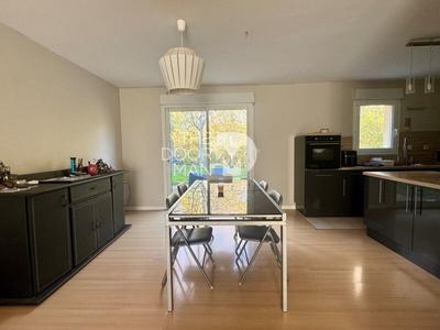 Maison - 96 m² - 5 pièces