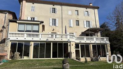 Maison - 277 m² - 8 pièces