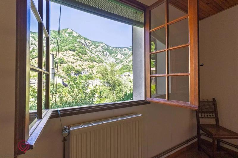 Propriété - 236 m² - 9 pièces