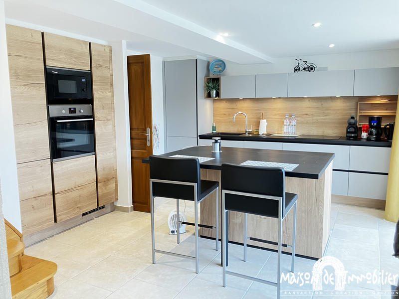 Maison - 253 m² - 7 pièces