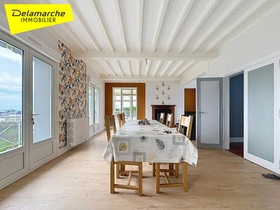 Maison - 256 m² - 10 pièces