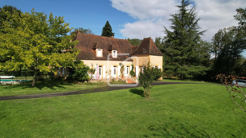 Propriété - 218 m² - 10 pièces