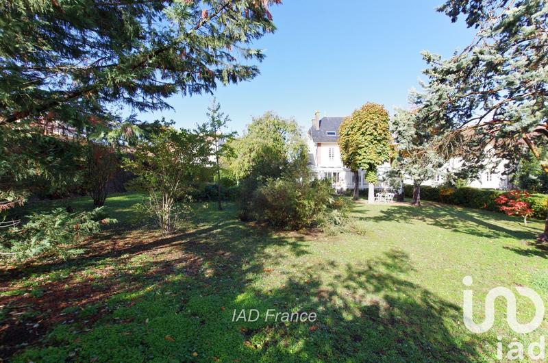 Maison - 230 m² - 10 pièces