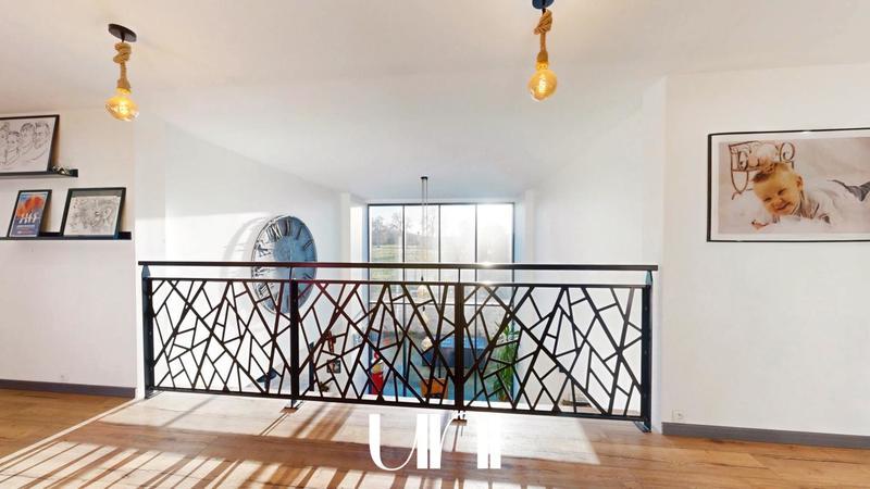 Maison - 317 m² - 9 pièces