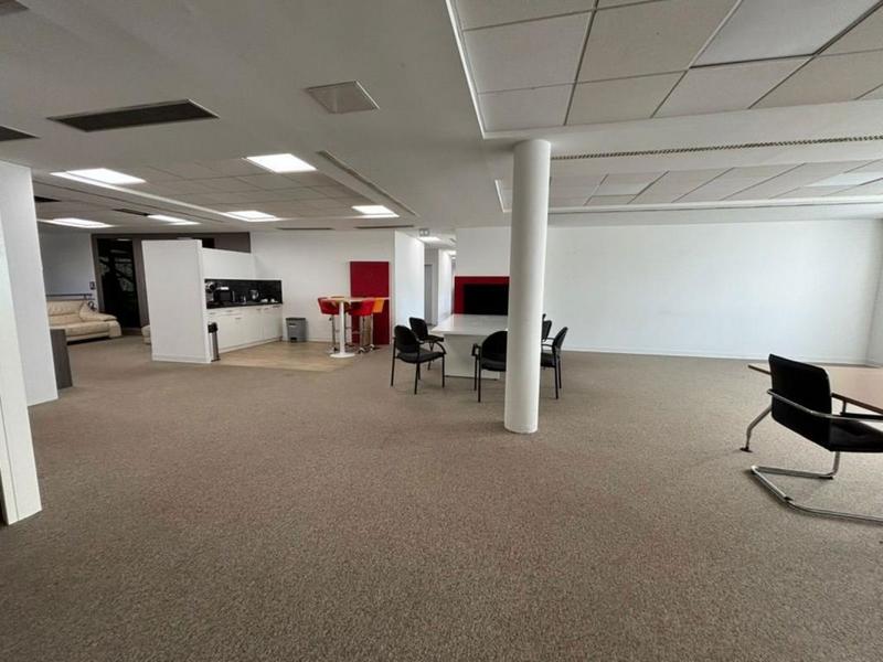 Bureau - 1 500 m²
