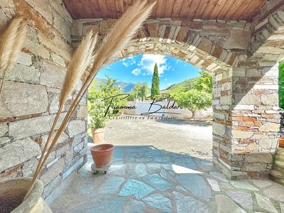 Maison - 269 m² - 7 pièces