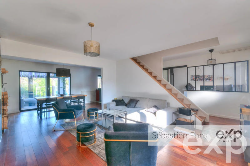 Maison - 177 m² - 7 pièces