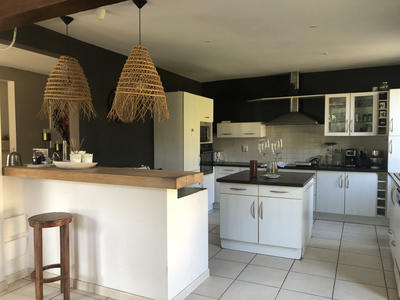 Propriété - 280 m² - 6 pièces