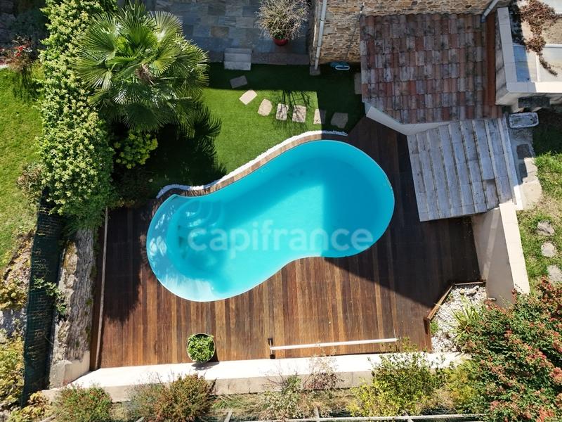 Maison - 224 m² - 7 pièces