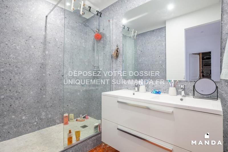 Chambre - 11 m² - 5 pièces