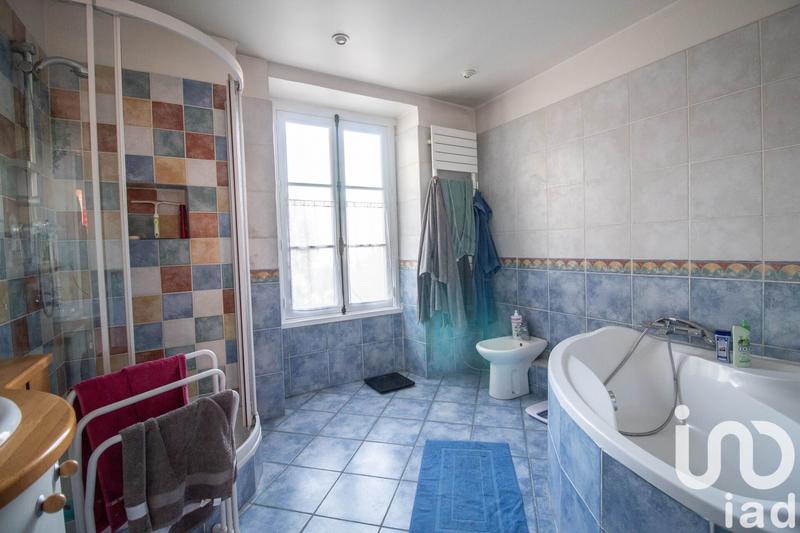 Maison - 285 m² - 9 pièces