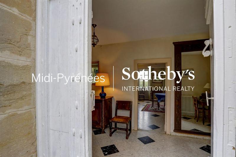 Maison - 393 m² - 10 pièces