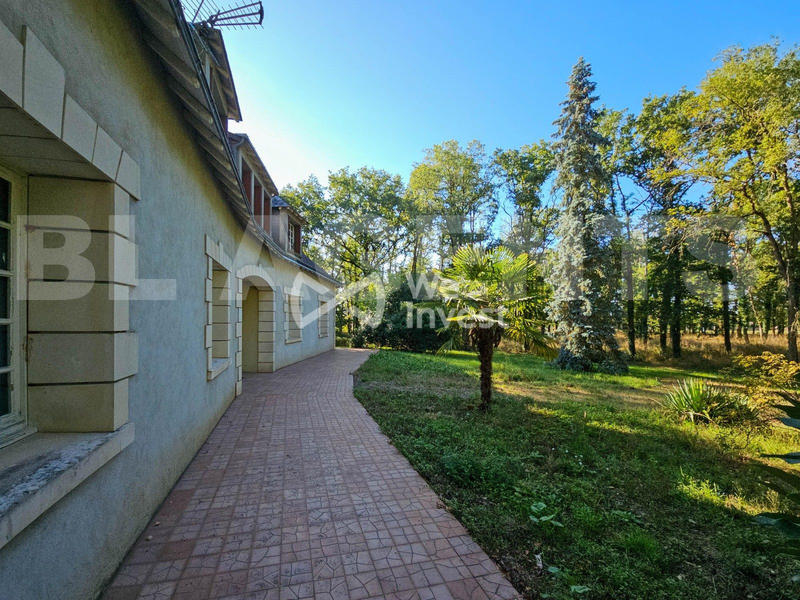 Maison - 250 m² - 8 pièces