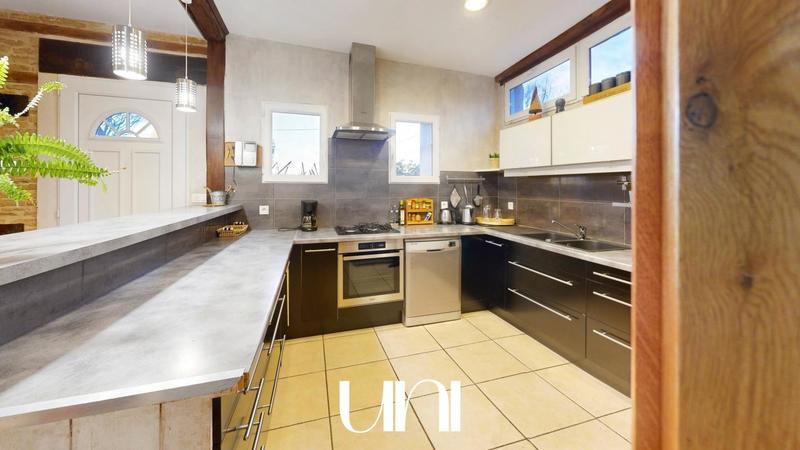 Maison - 630 m² - 30 pièces