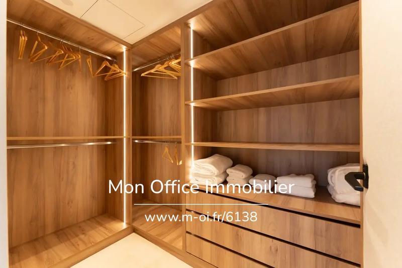 Propriété - 230 m² - 7 pièces