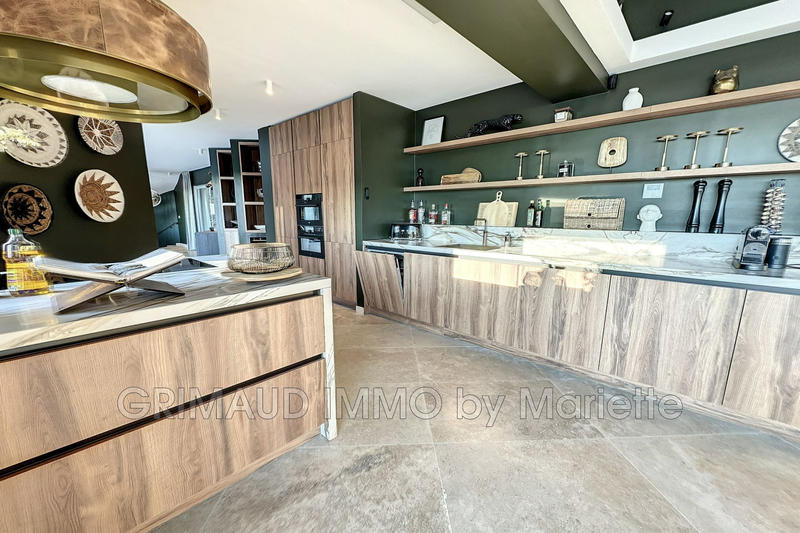 Villa - 300 m² - 6 pièces