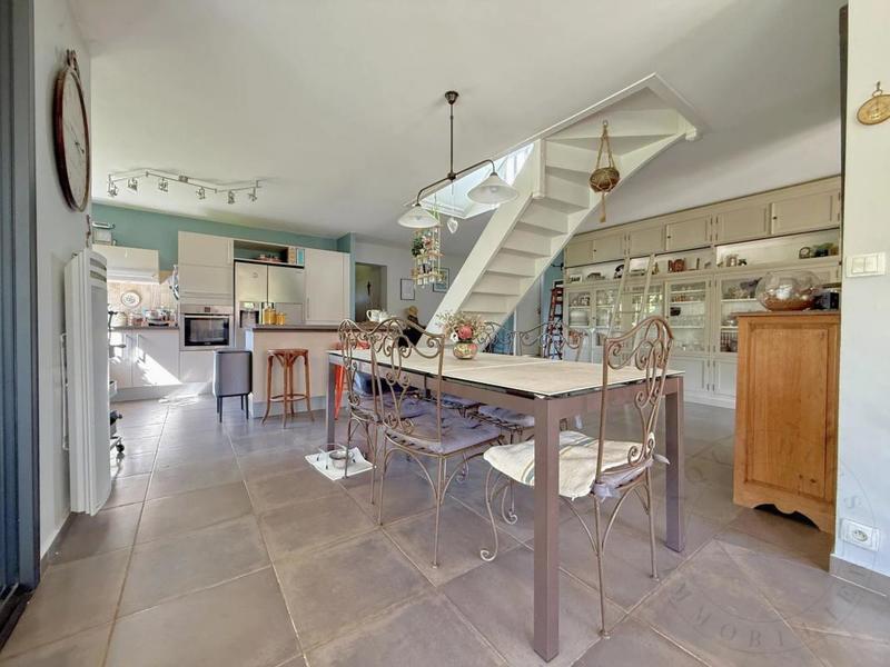 Villa - 200 m² - 8 pièces