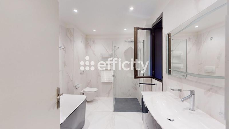 Appartement - 270 m² - 7 pièces