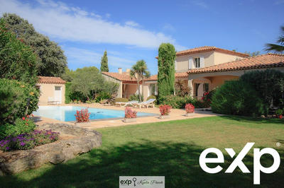 Maison - 238 m² - 8 pièces