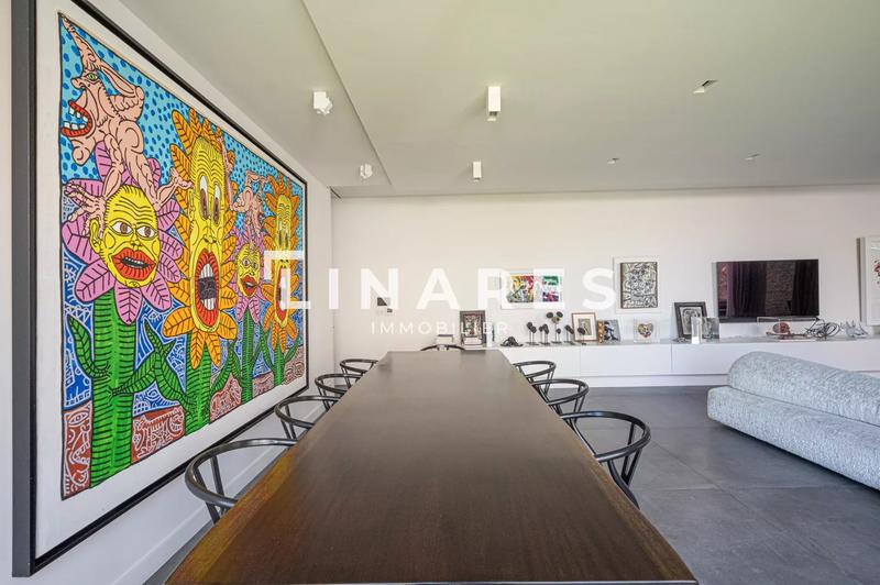 Villa - 300 m² - 6 pièces