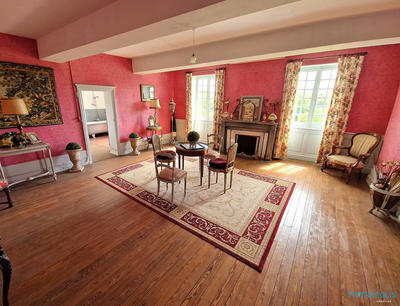 Maison - 300 m² - 13 pièces