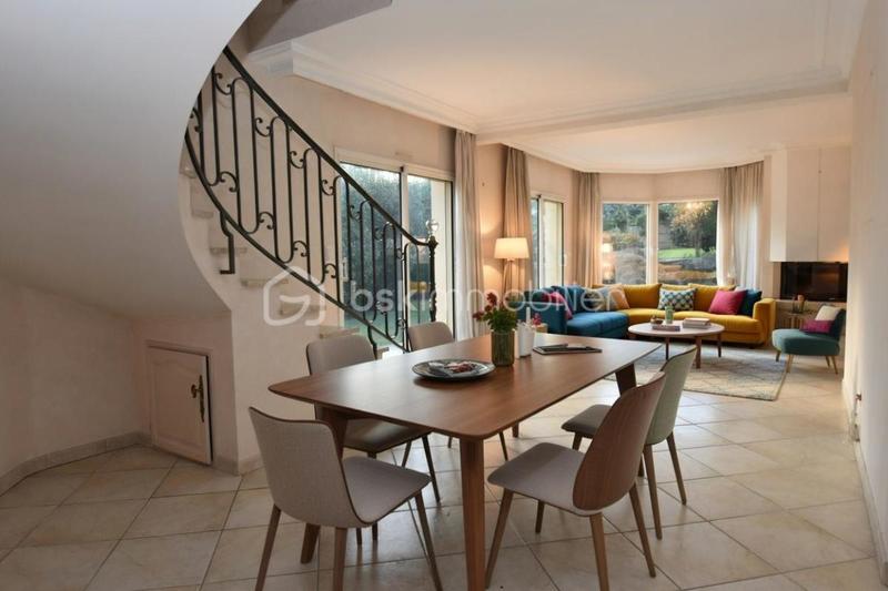 Maison - 167 m² - 6 pièces