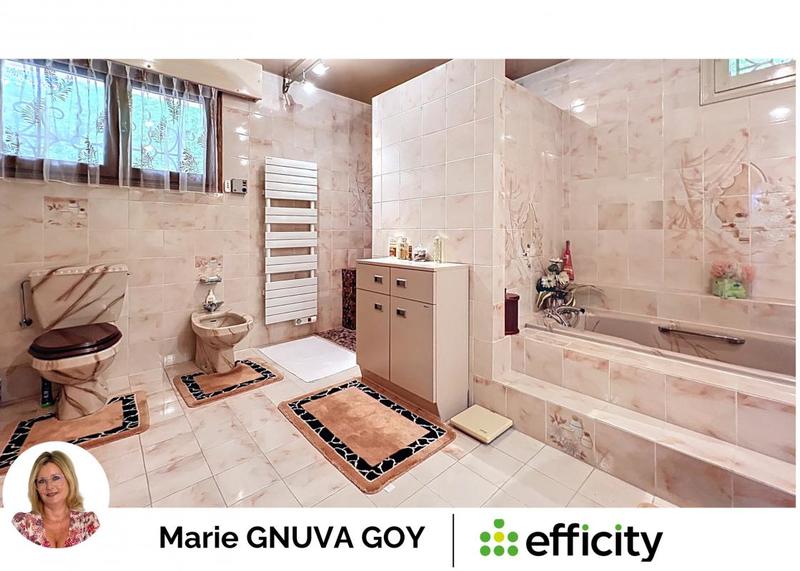 Maison - 280 m² - 10 pièces