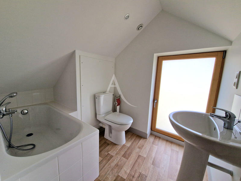 Maison - 263 m² - 9 pièces