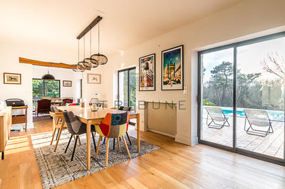 Maison - 225 m² - 6 pièces