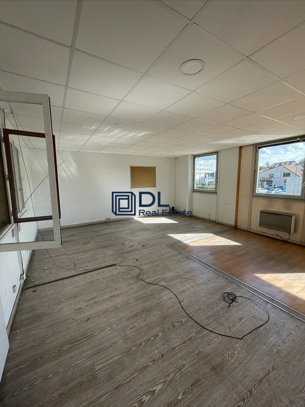 Entrepôt - 1 664 m²