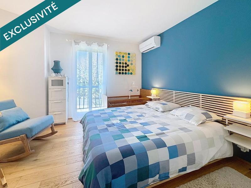 Maison - 241 m² - 10 pièces