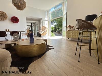 Maison - 380 m² - 11 pièces