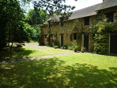 Maison - 300 m² - 8 pièces