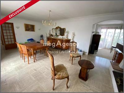 Maison - 240 m² - 9 pièces