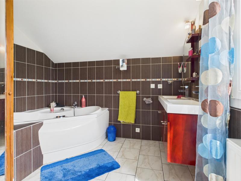 Maison - 120 m² - 5 pièces