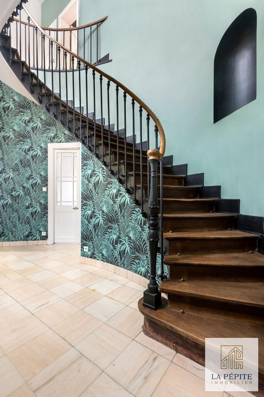 Maison - 306 m² - 10 pièces