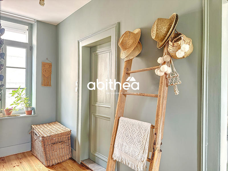 Maison - 202 m² - 9 pièces