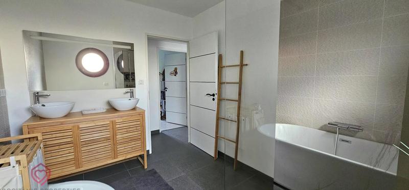 Maison - 122 m² - 5 pièces