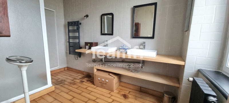 Maison - 245 m² - 7 pièces