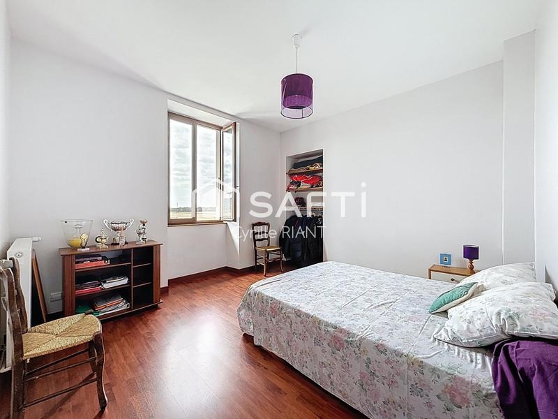 Maison - 221 m² - 8 pièces