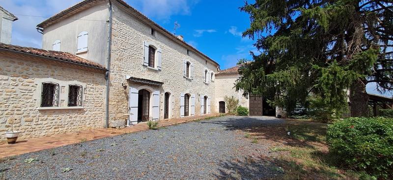 Maison - 225 m² - 9 pièces