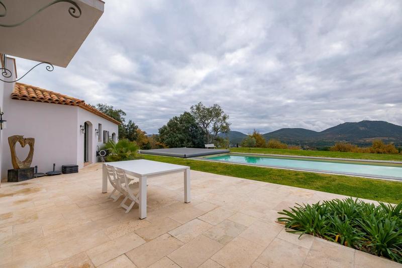 Villa - 253 m² - 8 pièces