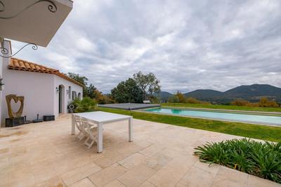 Villa - 253 m² - 8 pièces