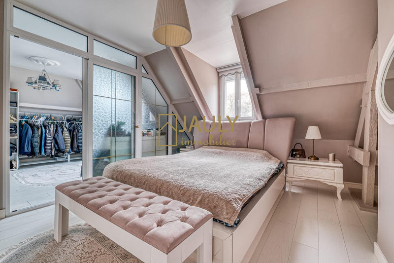 Maison - 340 m² - 10 pièces